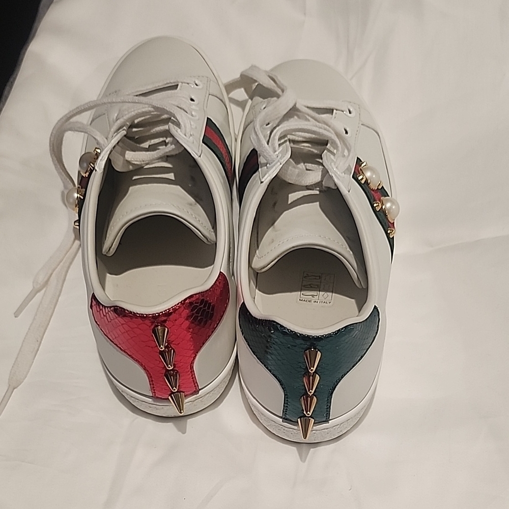 Gucci Red Sneakers with Leather Upper and Low-Top Design